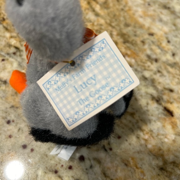 Lucy The Goose From Authentic Muffy VanderBear FARM
FRIENDS Collection - Picture 5 of 9